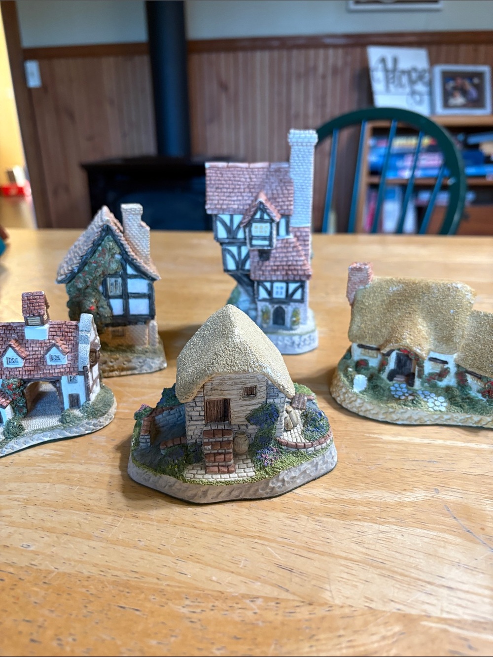 David Winters Miniature Cottage Village Set -of 5